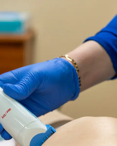 جهاز سينوشور إيليت آي كيو imagery, dermatology-linked technology visuals at Almahmoud Medical Group in Qatar (2)