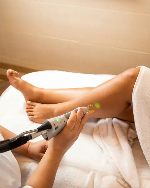 جهاز جنتل ماكس برو بلس imagery, dermatology-linked technology visuals at Almahmoud Medical Group in Qatar (2)