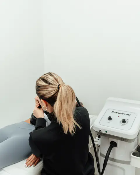 Profound Matrix imagery, dermatology-linked technology visuals at Almahmoud Medical Group in Qatar (3)