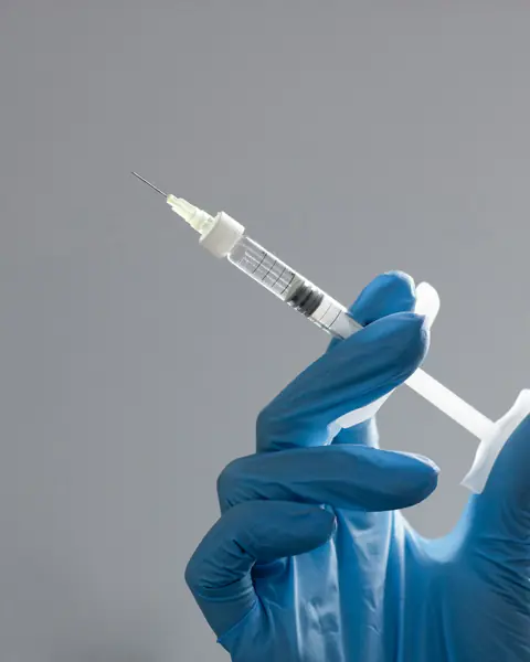Yaqoot Injection imagery, dermatology-linked technology visuals at Almahmoud Medical Group in Qatar (1)