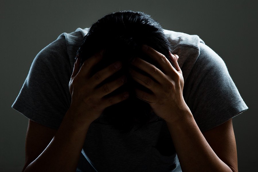 الاكتئاب: الأعراض، الأسباب، وطرق العلاج